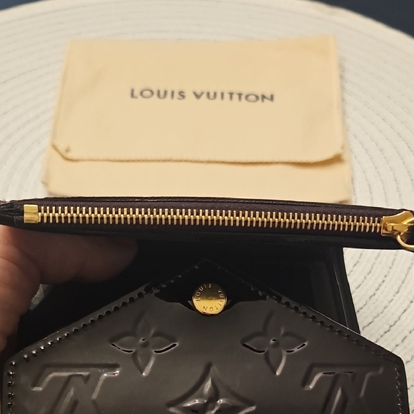 Louis Vuitton Victorine Leather Wallet - Amarante Vernis **Rare Find** - Picture 5 of 14